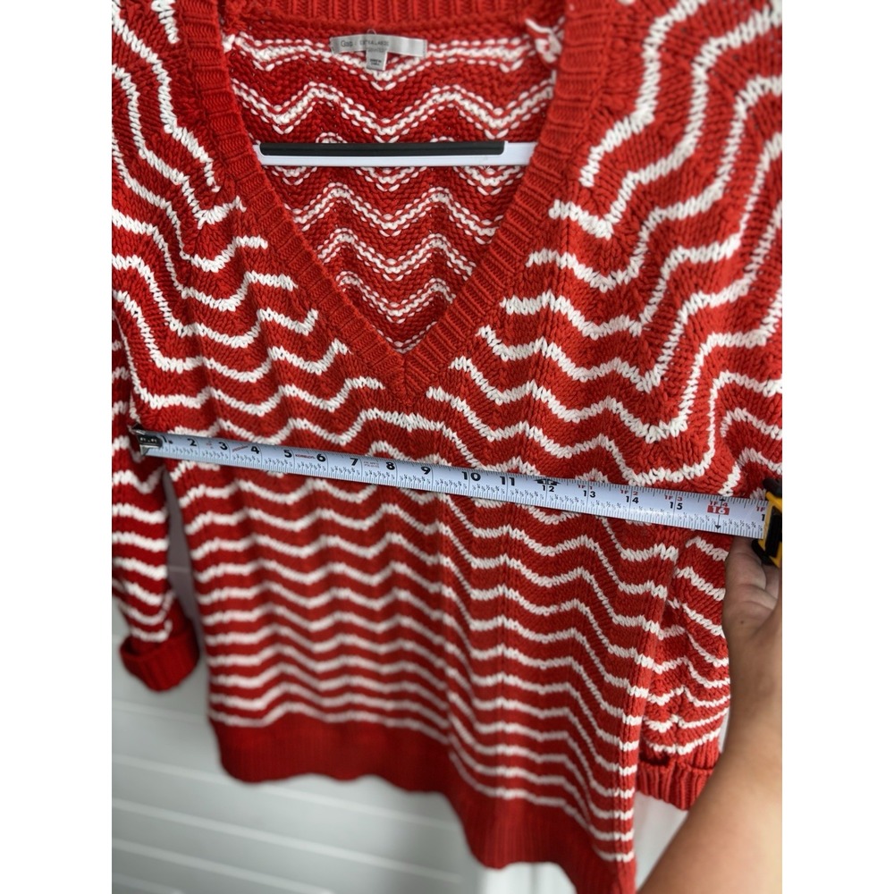 Gap Chevron Striped V-Neck Sweater. Orange/Red and white. Woman's Size XL - Picture 4 of 5